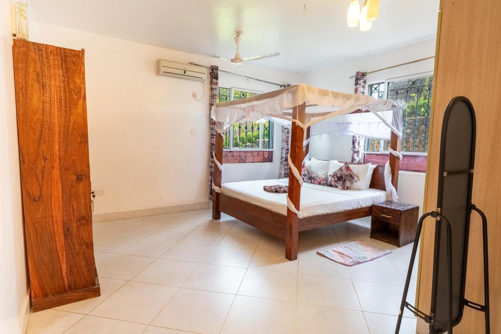 Queens Chateau Boutique Villa Praia de Diani Exterior foto
