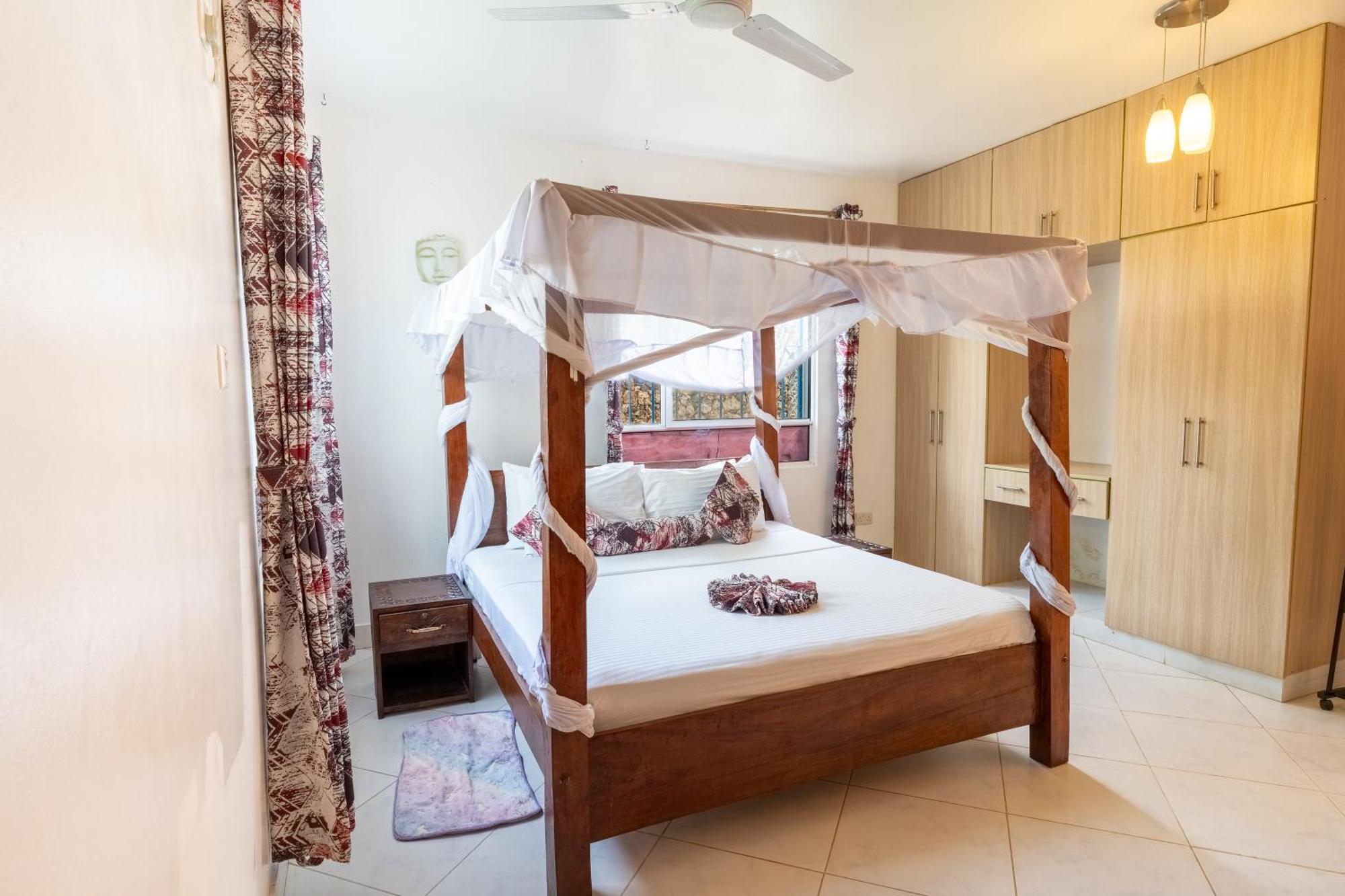 Queens Chateau Boutique Villa Praia de Diani Exterior foto