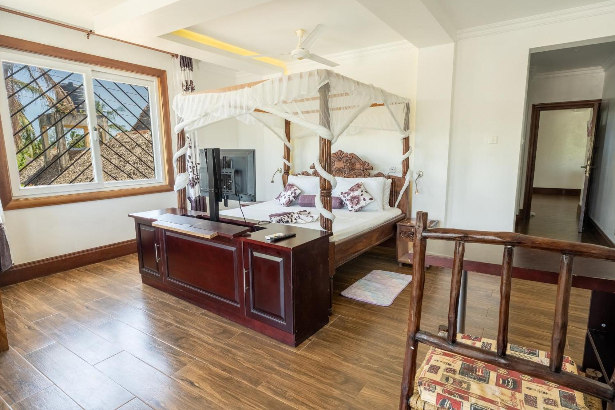 Queens Chateau Boutique Villa Praia de Diani Exterior foto
