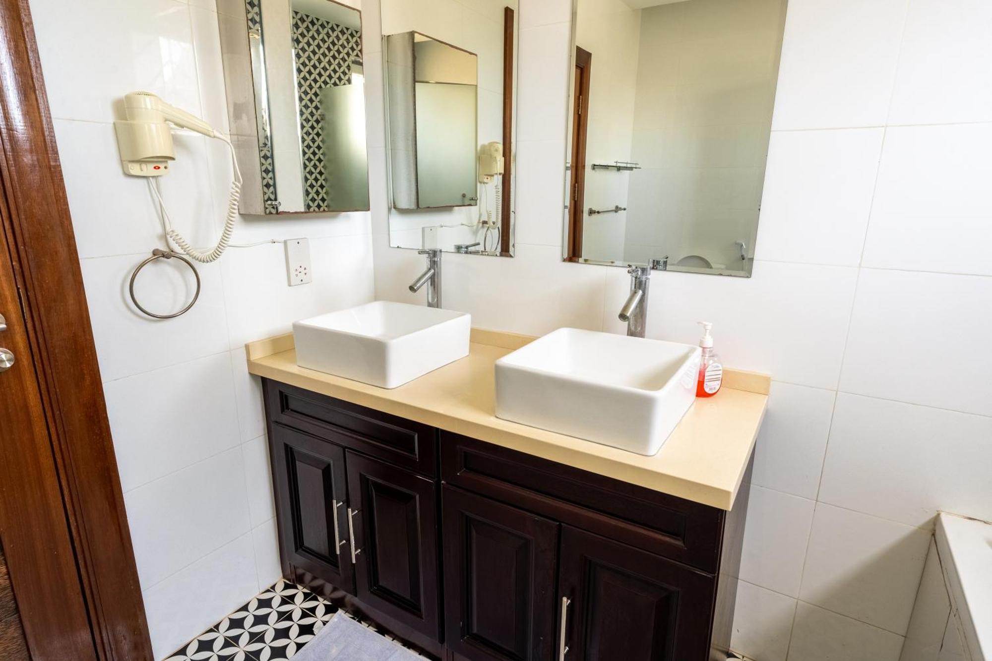 Queens Chateau Boutique Villa Praia de Diani Exterior foto