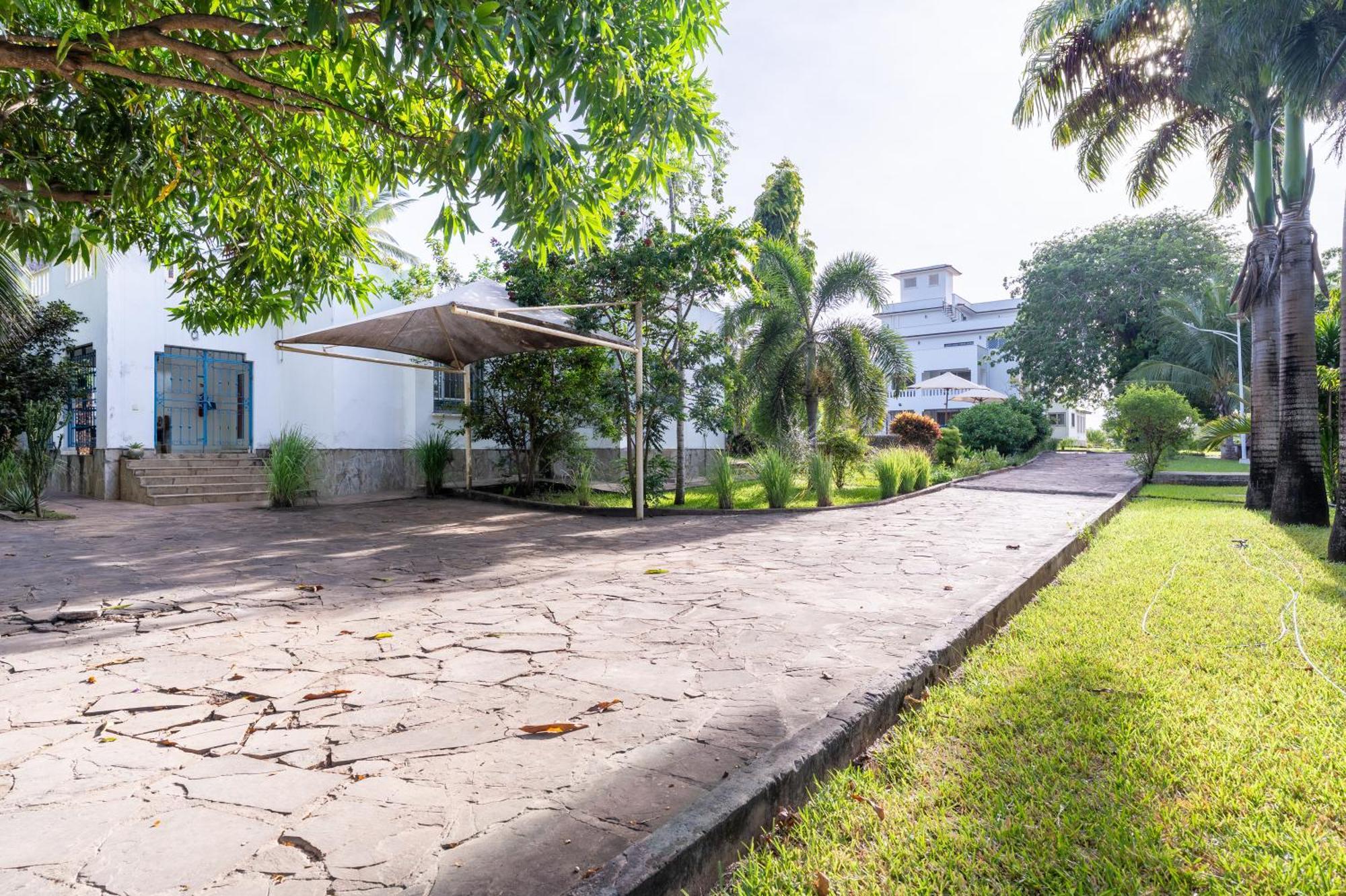 Queens Chateau Boutique Villa Praia de Diani Exterior foto