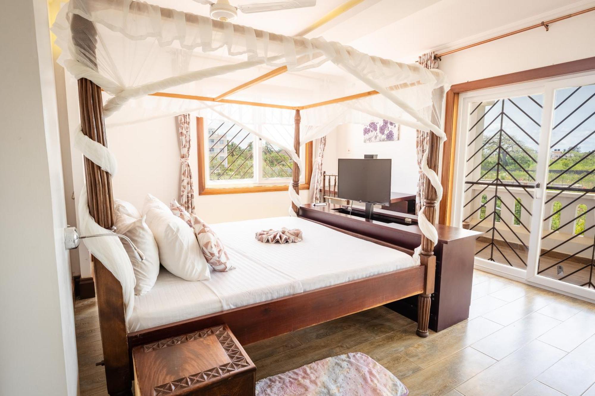 Queens Chateau Boutique Villa Praia de Diani Exterior foto