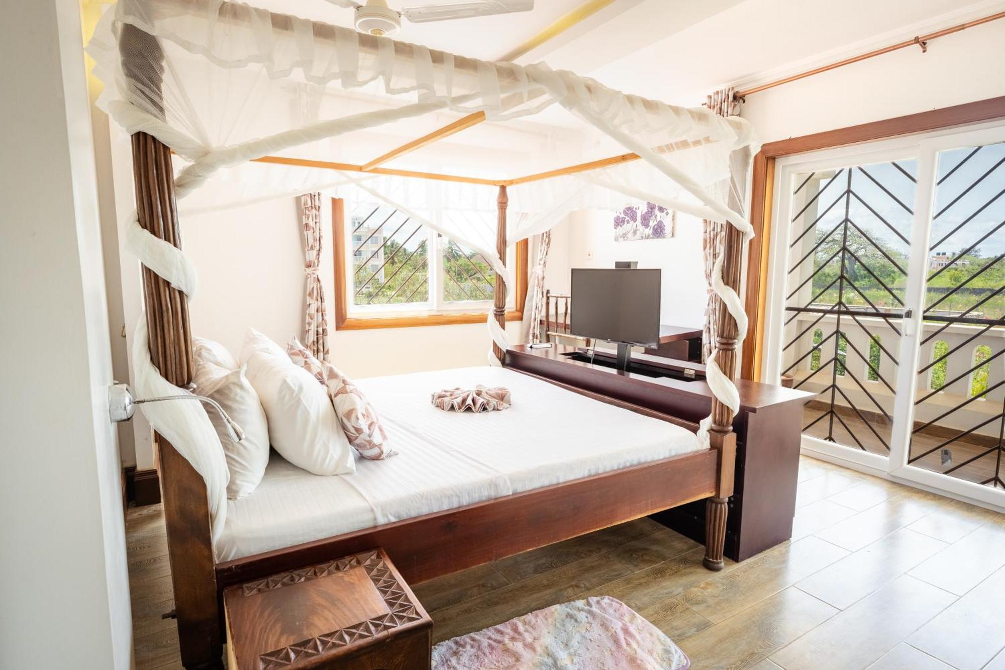 Queens Chateau Boutique Villa Praia de Diani Exterior foto